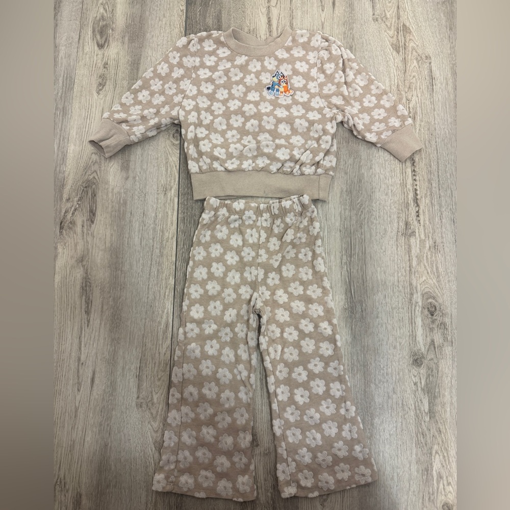 Bluey Tan and White Cozy Matching Set